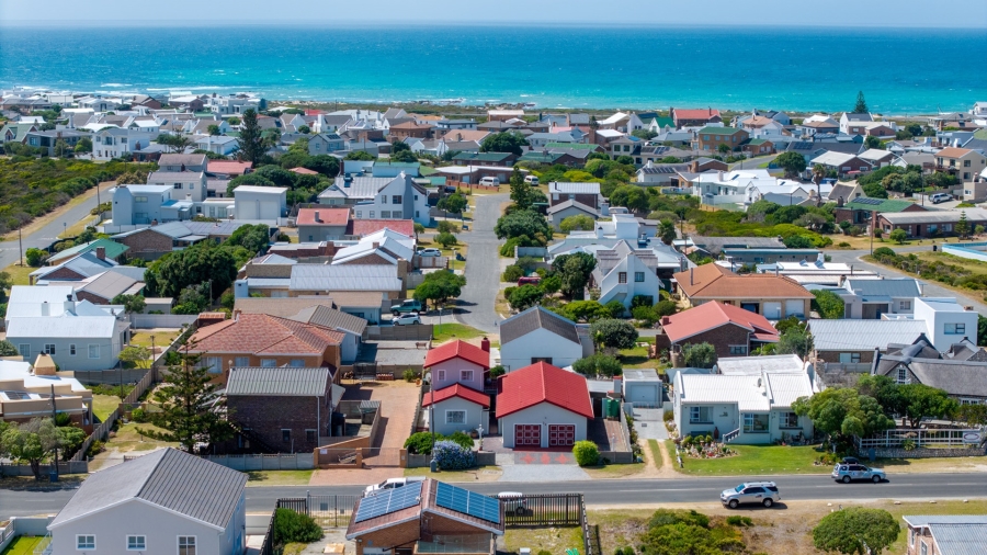 5 Bedroom Property for Sale in Struisbaai Western Cape